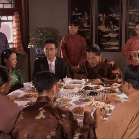 职场生存指南：如何应对上司的“过”与“再改改”